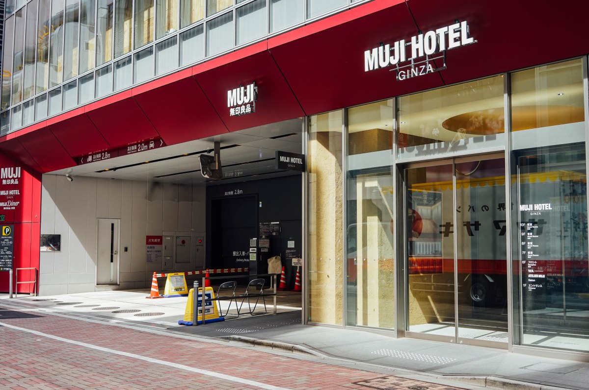 muji-hotel-ginza-entrance