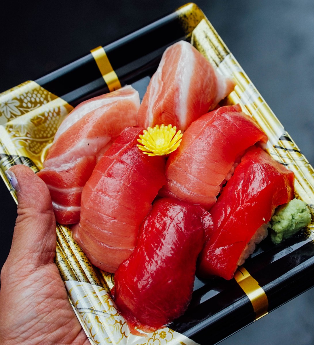 tsukiji-outer-market-maguroya-kurogin-three-colours-sushi