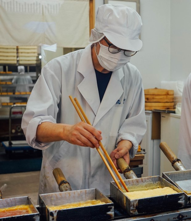 tsukiji-outer-market-marutake-tamagoyaki-3