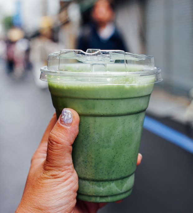 tsukiji-outer-market-matcha-stand-maruni-matcha-latte