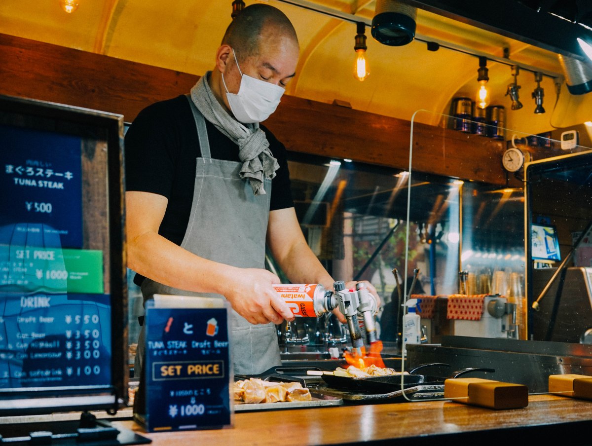 tsukiji-outer-market-tonboya
