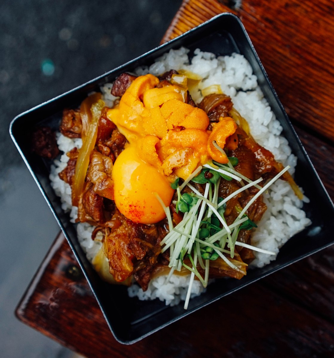 tsukiji-outer-market-tsukiji-ihachi-wagyu-nikomi-and-uni-don