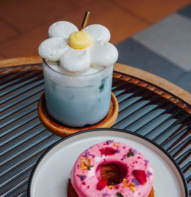 rise-bakehouse-daisy-cloud-latte-2