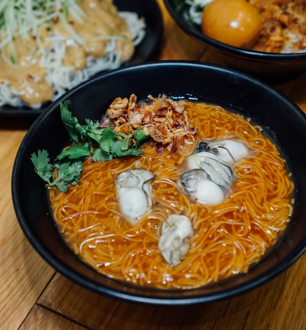 8-degrees-oyster-meesua