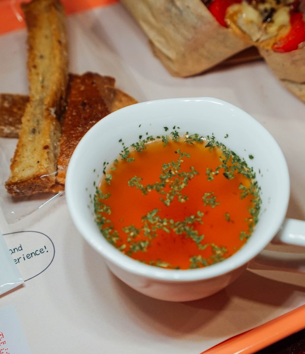 manpuku-sando-soup-and-bread-sticks