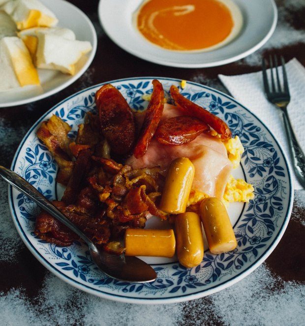 on-lok-yun-1-egg-with-4-toppings