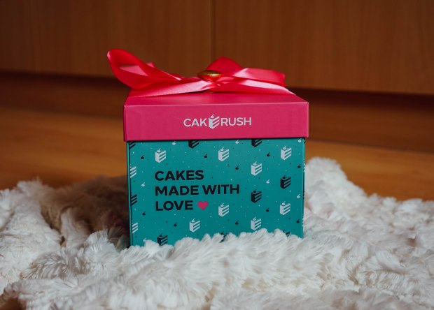 flower-chimp-cake-explosion-gift-box