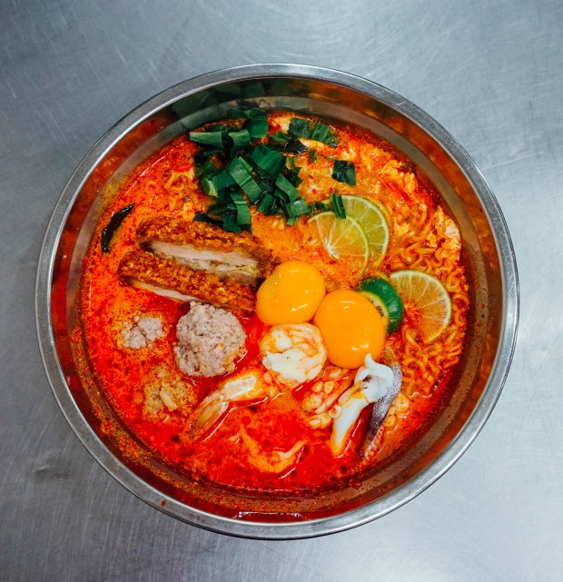 jeh-o-chula-signature-mama-tom-yum