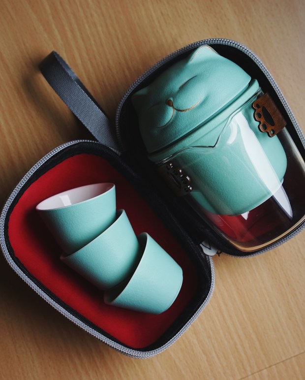 umi-tea-set-maneki-neko-fortune-cat-travel-tea-set