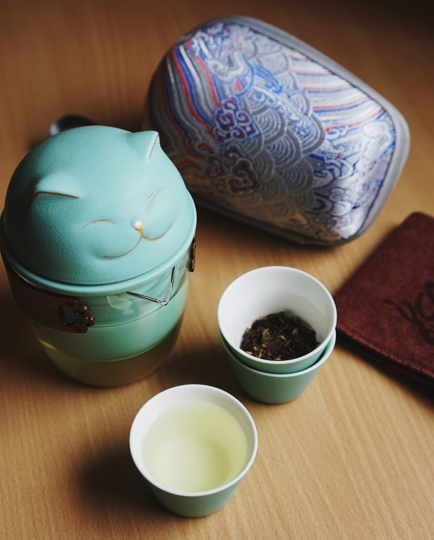 umi-tea-set-maneki-neko-fortune-cat-travel-tea-set