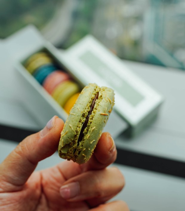 laudree-singapore-popup-dubai-chocolate-macaron