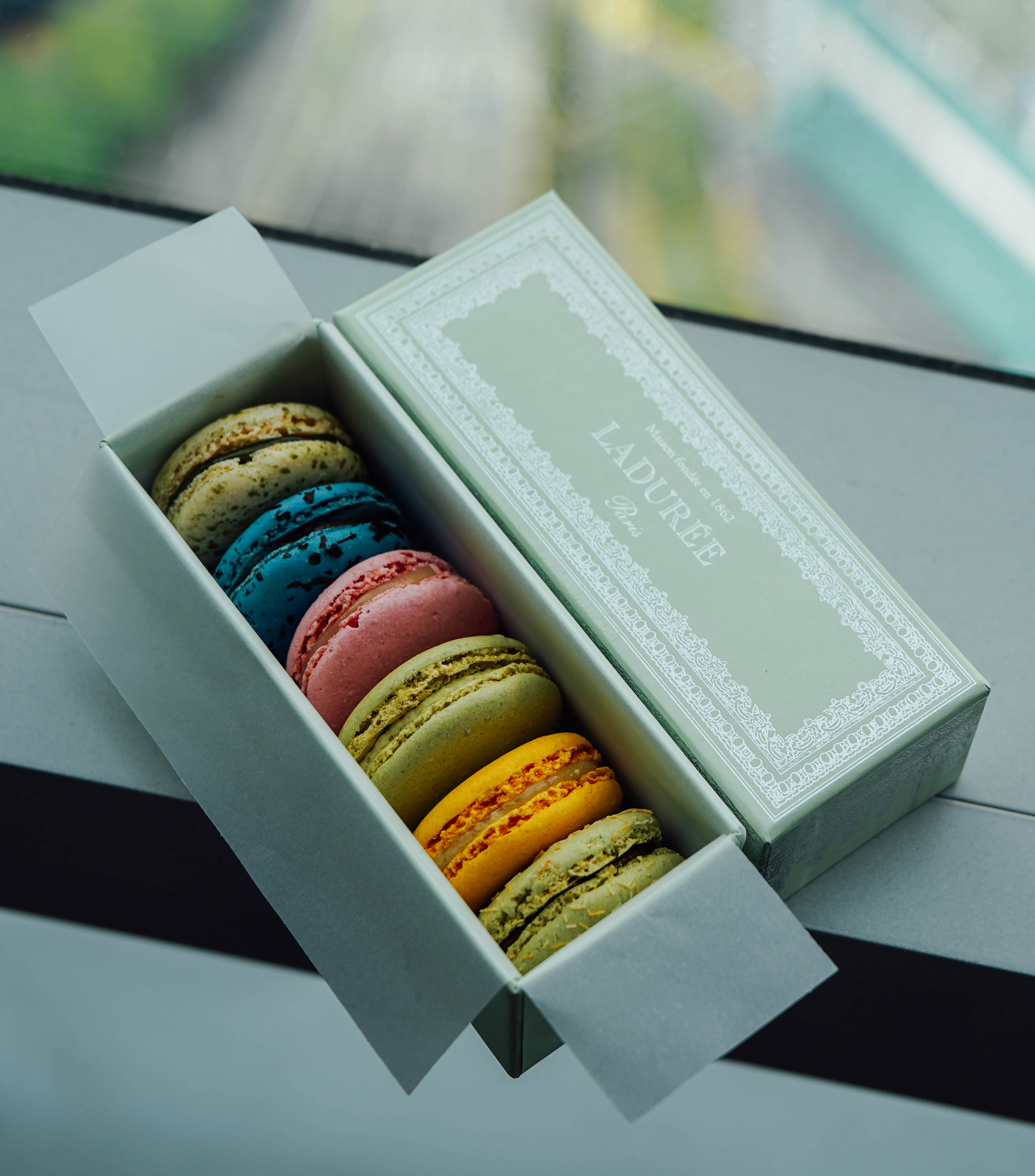LADUREE Paris 【Sucre Sale シュリンク済2冊セット】 Ladurée Singapore Popup @ ION Orchard, Orchard – Get Your Hands on